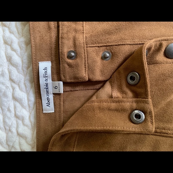 Abercrombie and Fitch suede shorts, NWT ☀️ - Picture 4 of 6